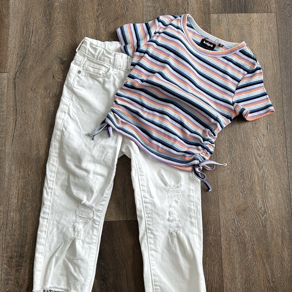 Girls Kidpic shirt and Art Class Jeans.  Shirt is size 7/8 and pants are size 7.
